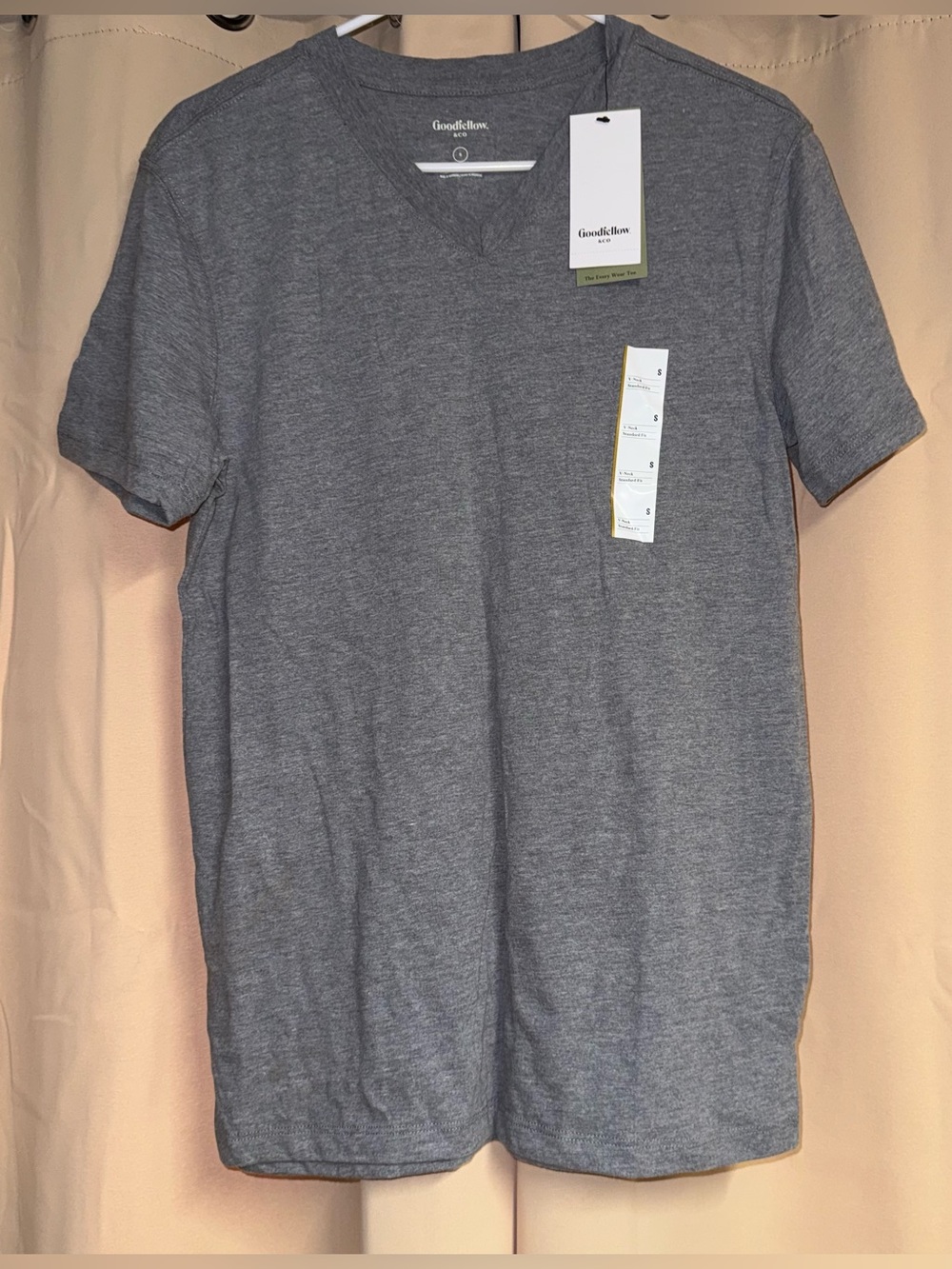 NEW goodfellow & co. v neck tshirt